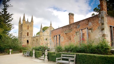 Port Arthur Historic Site showing heritage architecture, building ruins and a castle