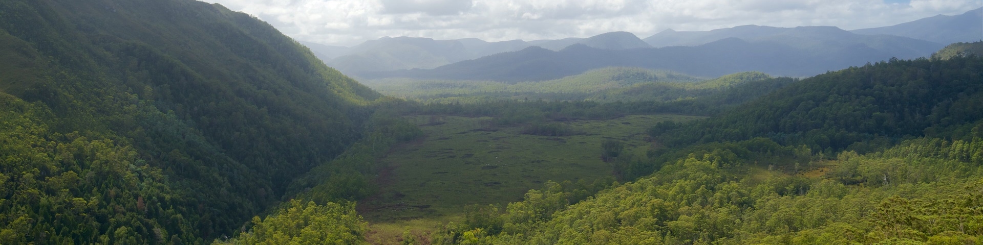 Midlands showing landscape views and tranquil scenes