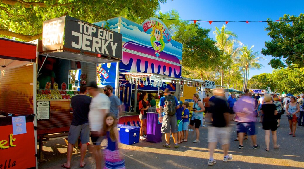 Mindil Beach caracterizando mercados assim como um grande grupo de pessoas