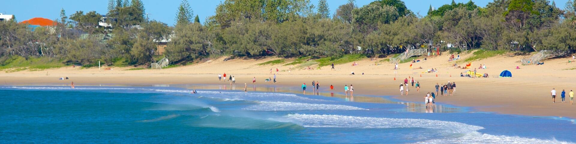 Mooloolaba Beach which includes a beach and a bay or harbour as well as a large group of people