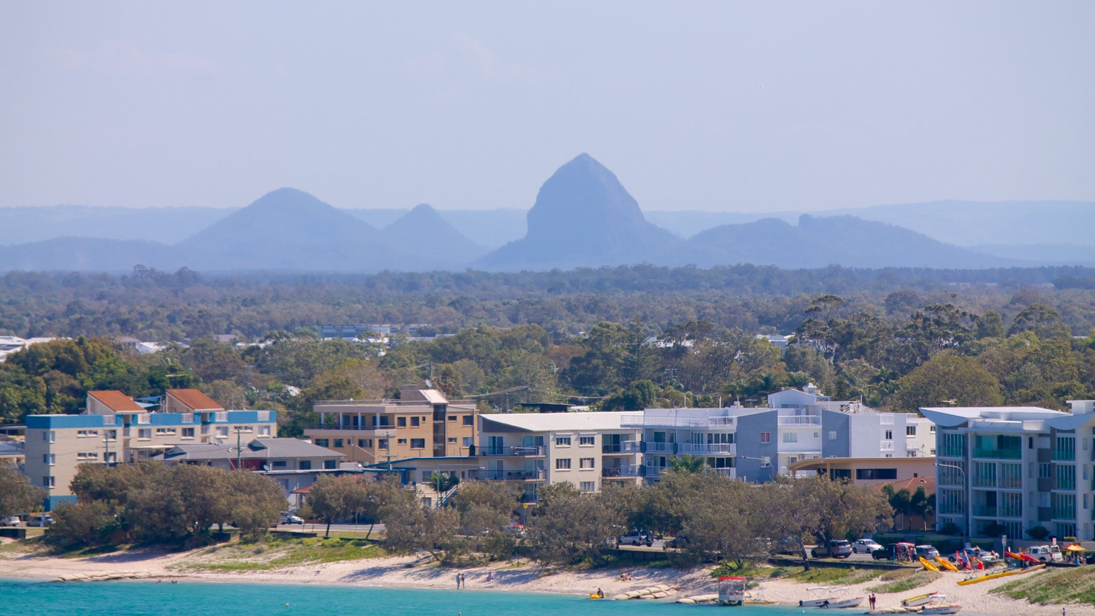Glasshouse Mountains National Park mostrando paisagem e paisagens litorâneas