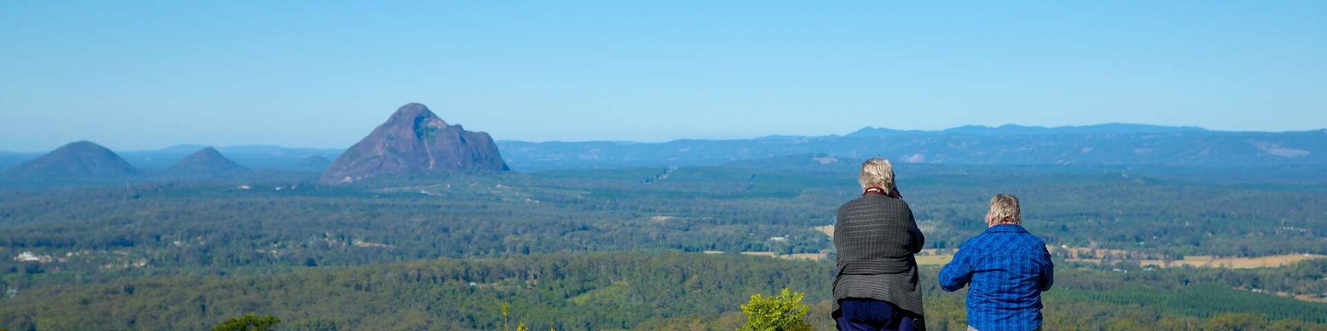 Parque Nacional Montañas Glasshouse ofreciendo situaciones tranquilas y vistas panorámicas y también una pareja
