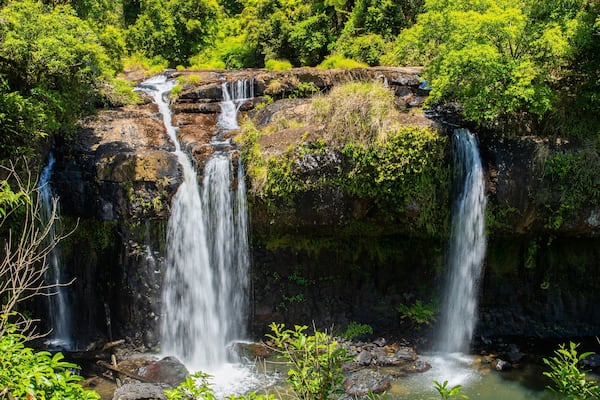 Wooroonooran National Park which includes a cascade and a river or creek