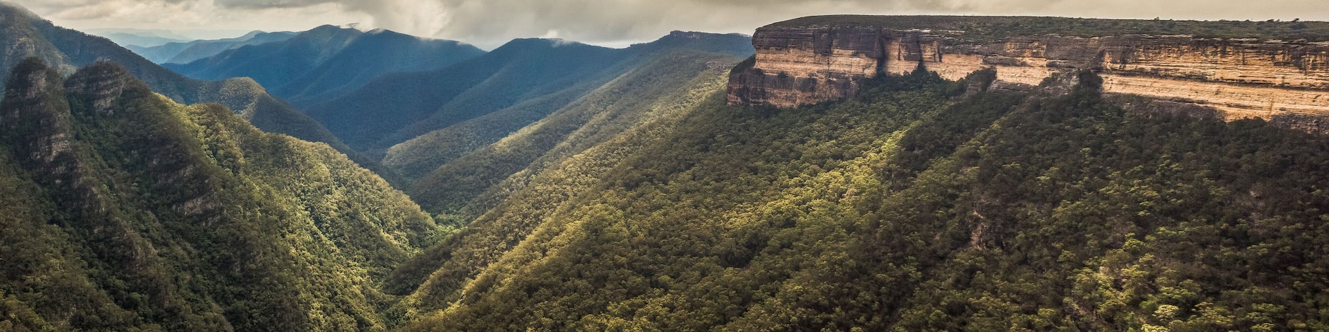 Panorama view of the Kanangra Walls, Kanangra-Boyd National Park, Australia