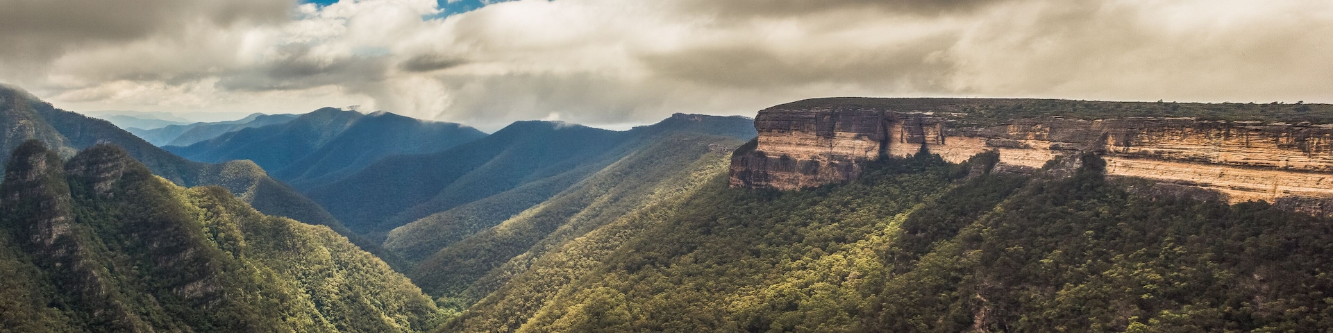 Panorama view of the Kanangra Walls, Kanangra-Boyd National Park, Australia