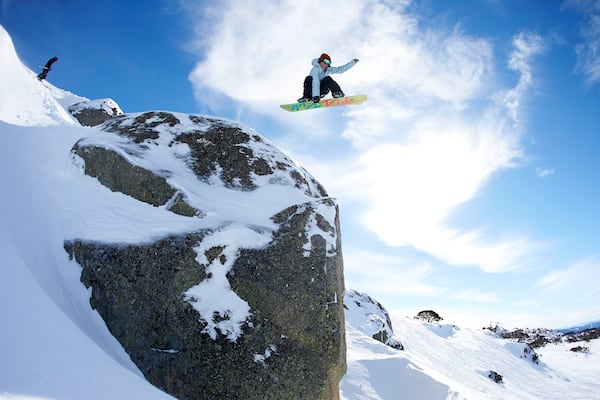 Perisher Ski Resort showing snow and snow boarding