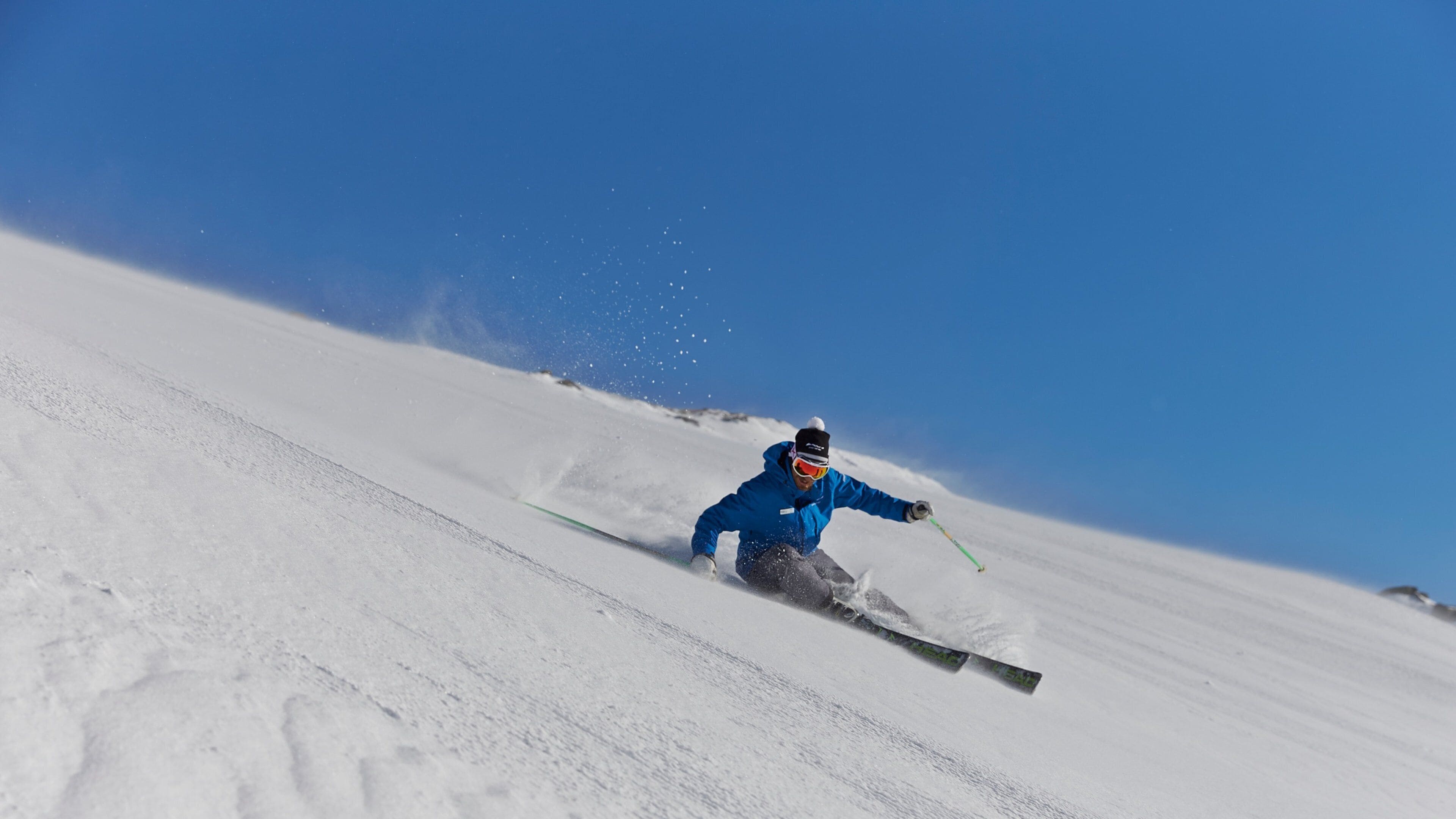 Perisher Ski Resort showing snow skiing and snow