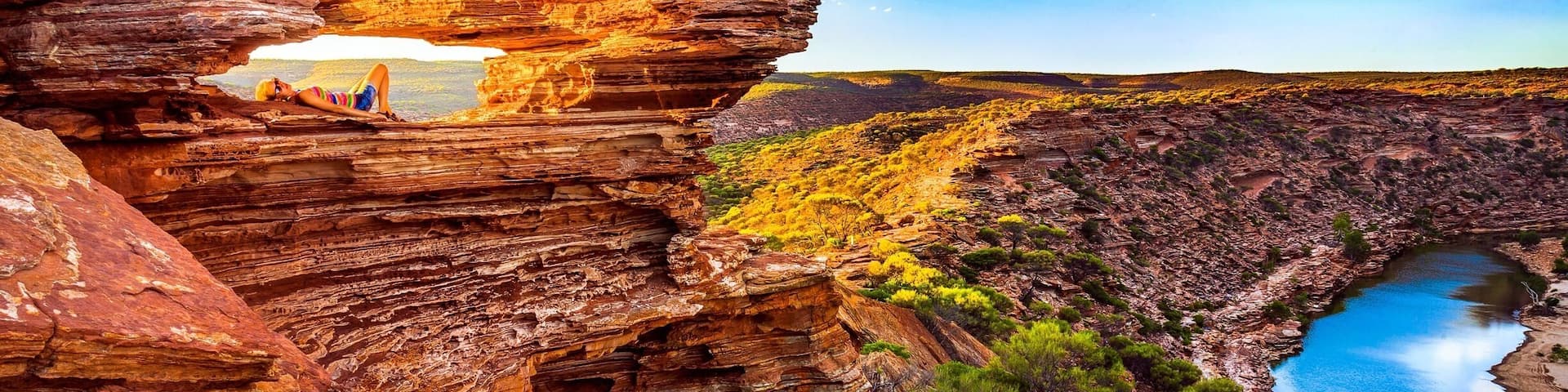 We discovered this gem during our #roadtrip through Western Australia. It's called Nature's Window and is located in Kalbarri National Park. Staying for sunset is highly recommended, just watch out for kangaroos on the way back in the dark! #westernaustralia #australia #nationalpark #goldenhour