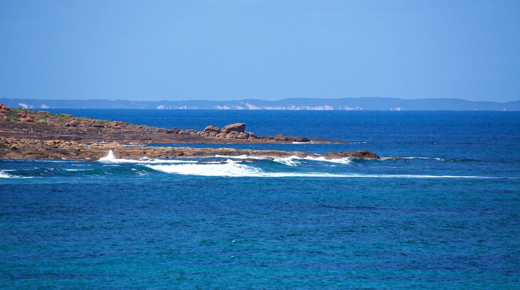 Cape Leeuwin Lighthouse featuring waves and rocky coastline
