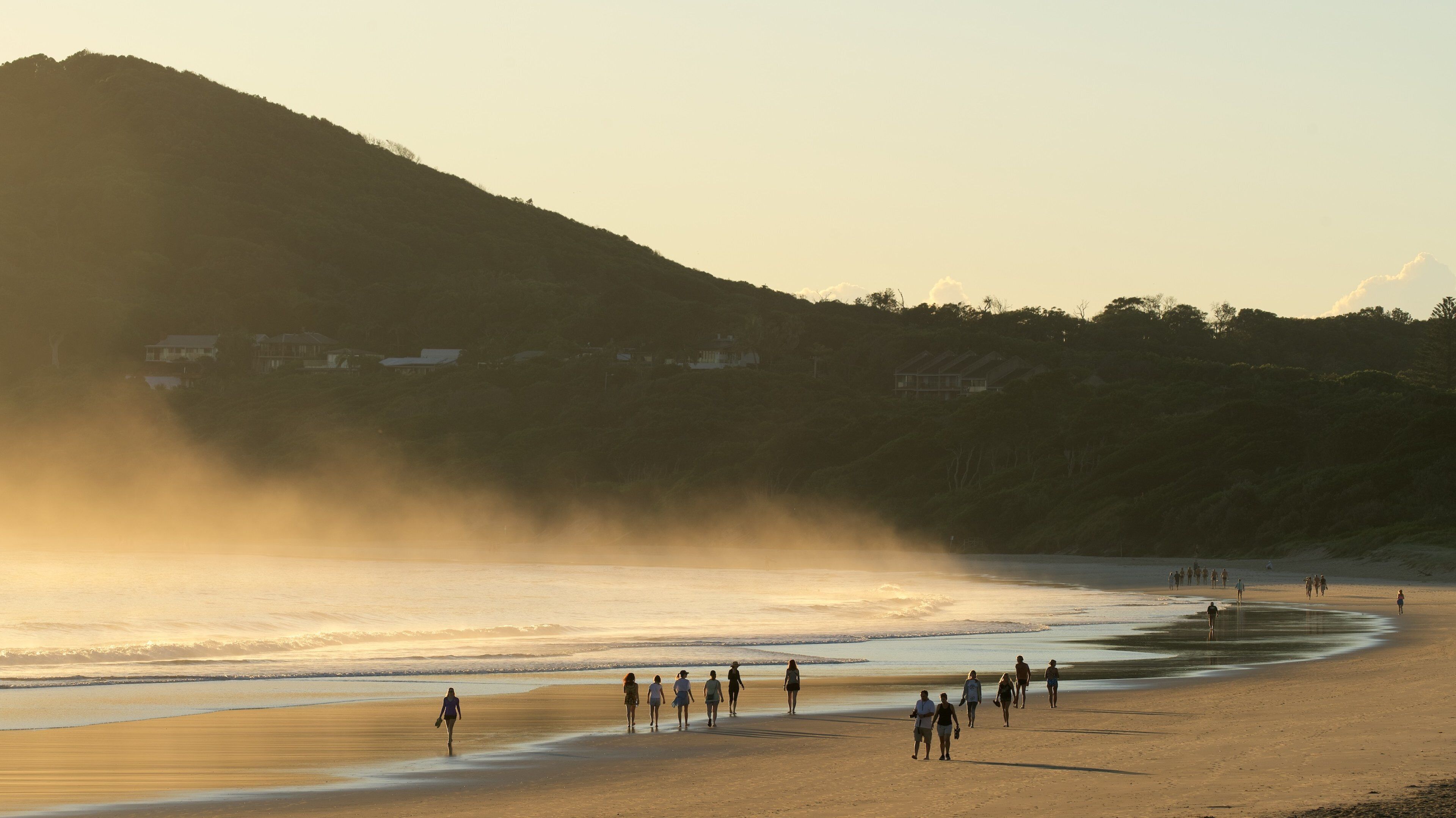 Main Beach 表示 湾岸あるいはハーバー, 夕焼け と ビーチ