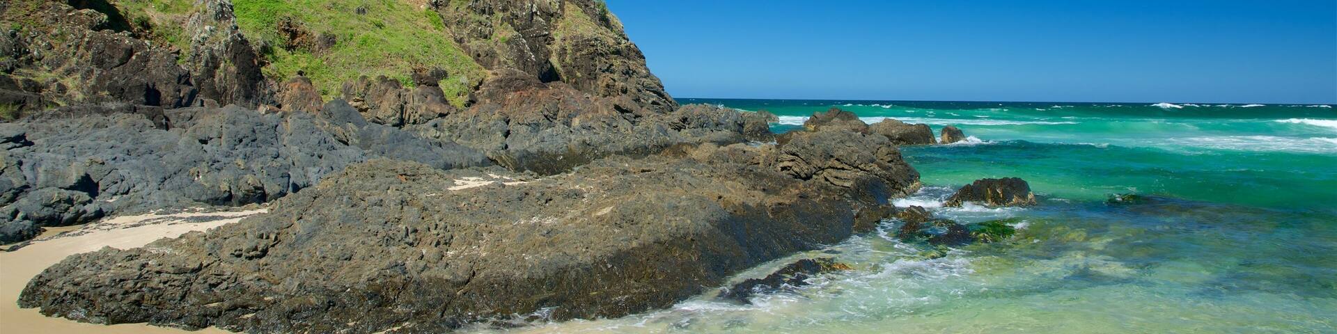 Tallow Beach showing a sandy beach and rugged coastline