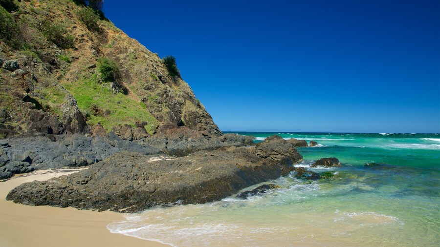 탤로우 비치 을 특징 모래 해변 과 울퉁불퉁한 해안선