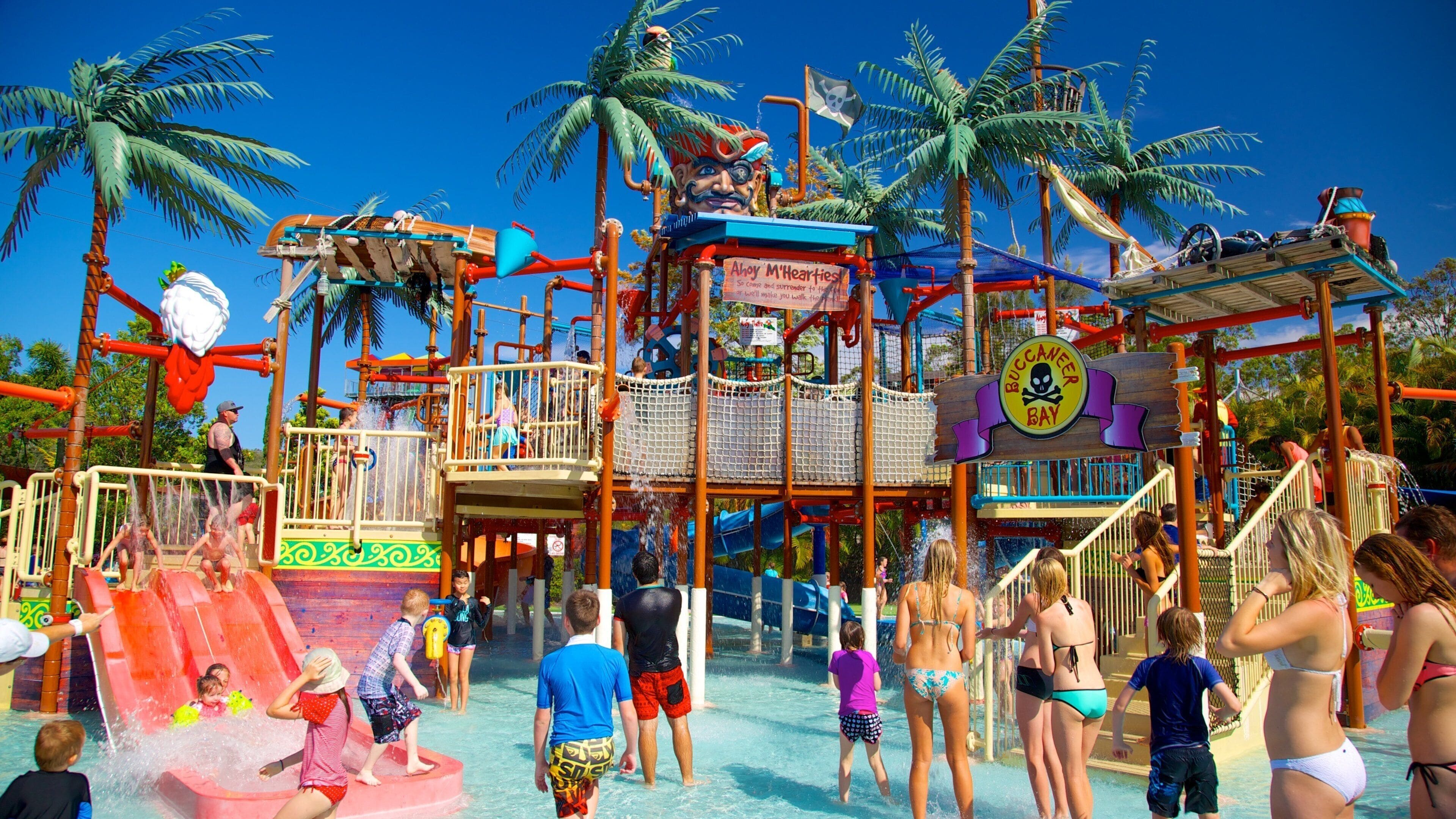 Wet\'n\'Wild Water World featuring a waterpark as well as a large group of people