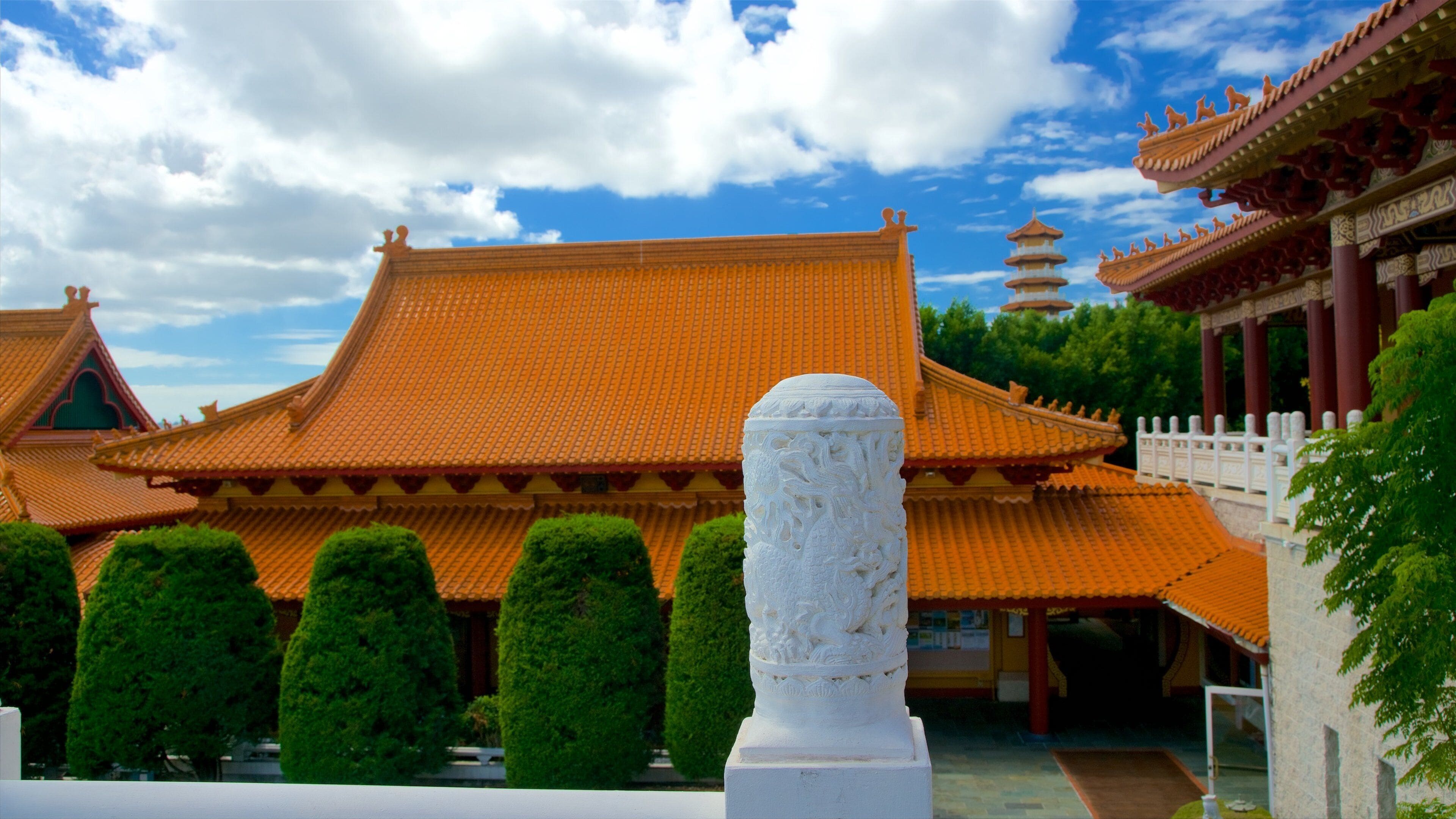 Nan Tien Temple featuring temppeli tai palvontapaikka