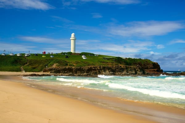 Wollongong South Beach das einen allgemeine Küstenansicht und Strand