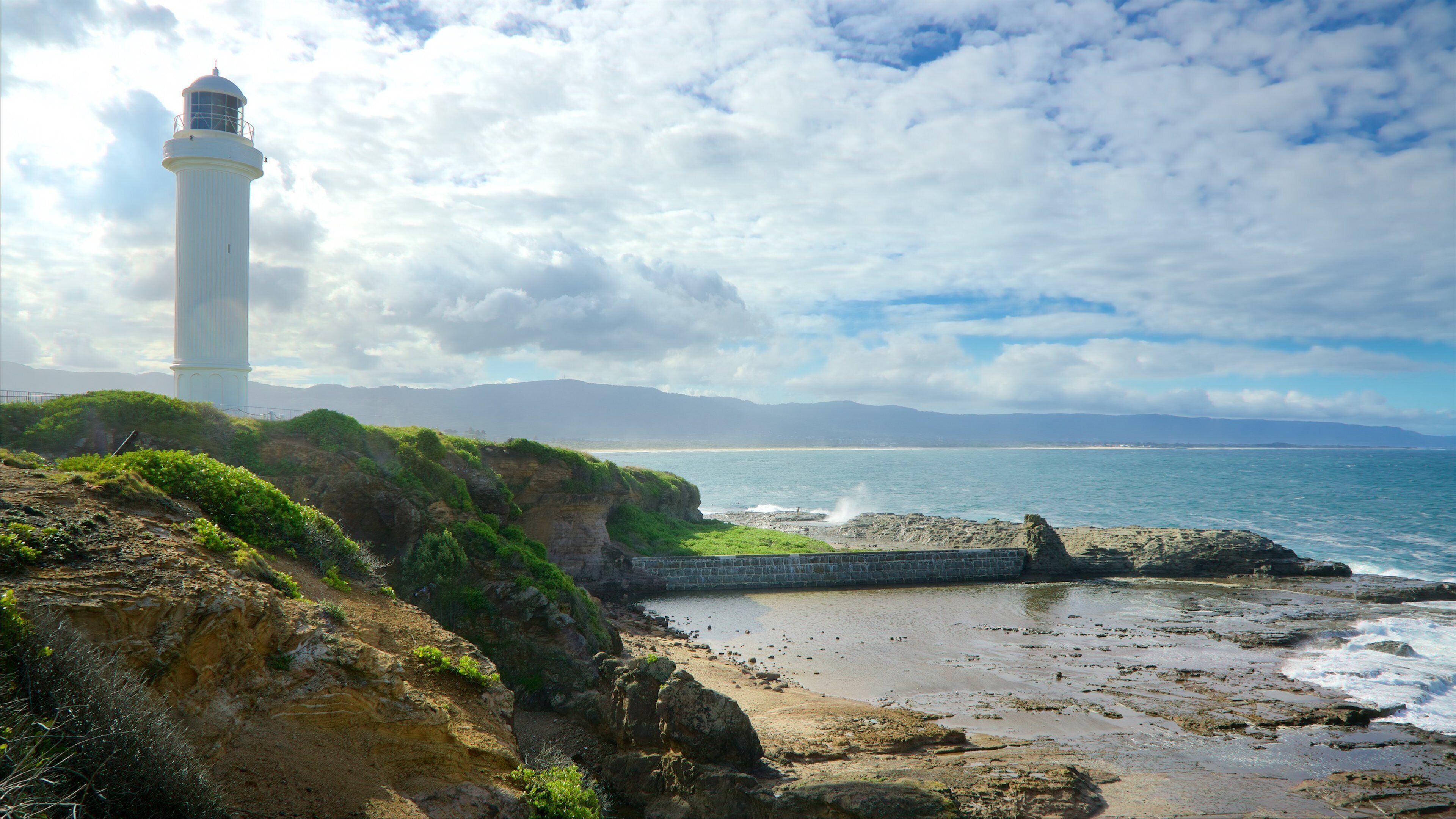 Flagstaff Hill Fort que inclui uma praia de areia e um farol
