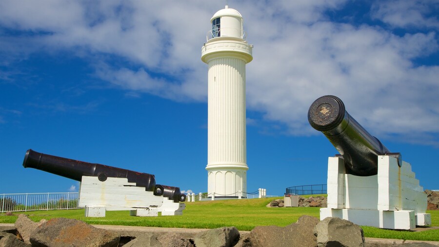 Flagstaff Hill Fort ofreciendo un faro y elementos patrimoniales