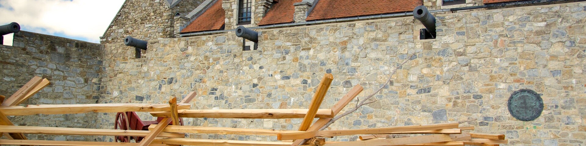 Fort Ticonderoga showing heritage elements