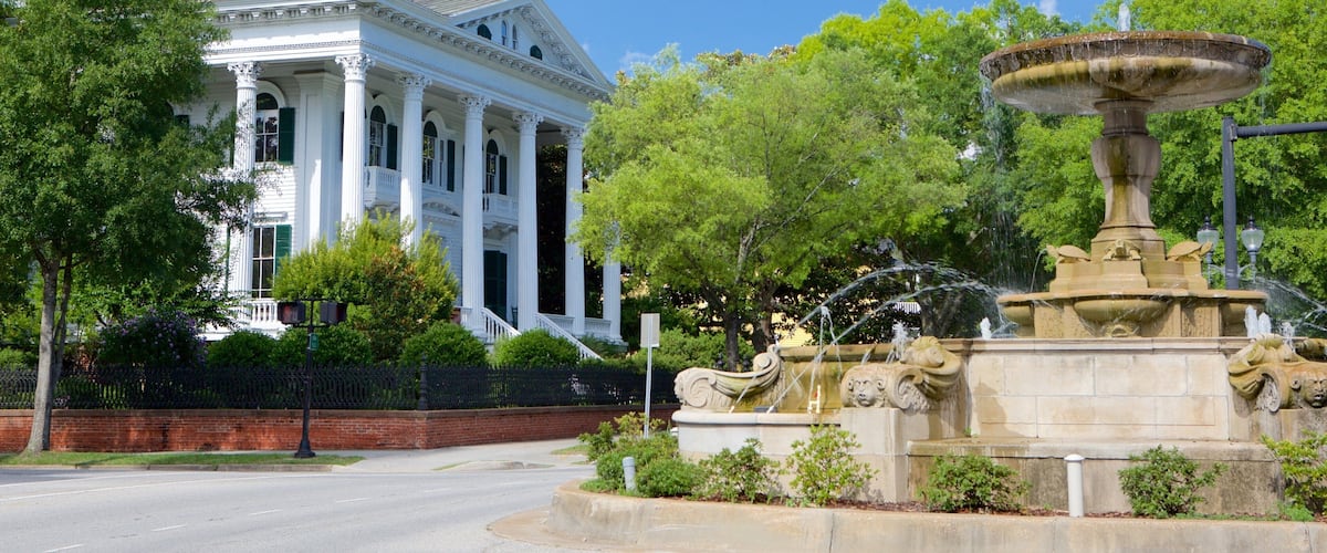 Bellamy Mansion Museum which includes a house, heritage architecture and a fountain