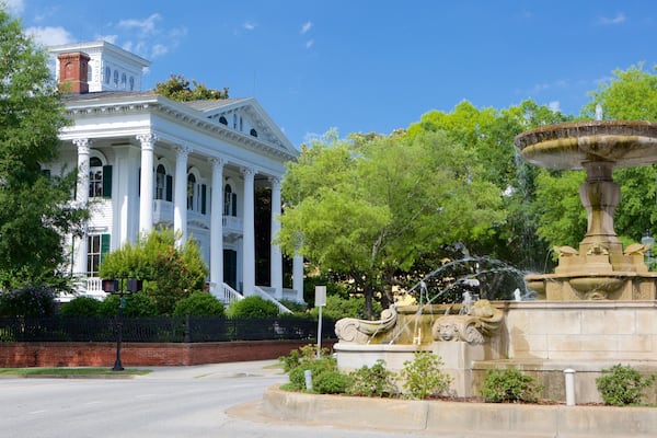 Bellamy Mansion Museum which includes a house, heritage architecture and a fountain