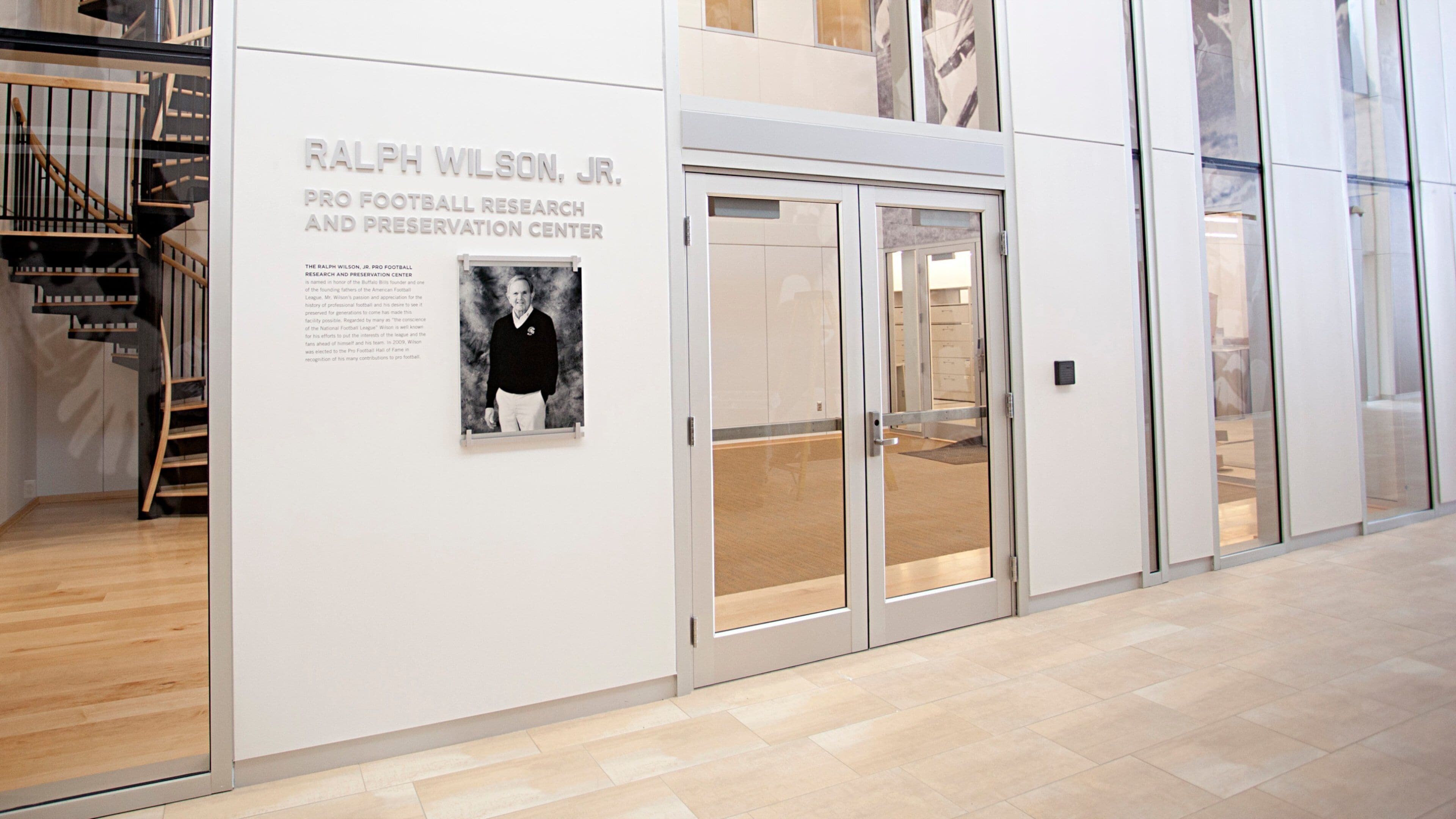 프로 풋볼 명예의 전당 을 특징 실내 전경 과 신호