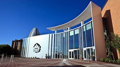 Pro Football Hall of Fame which includes modern architecture