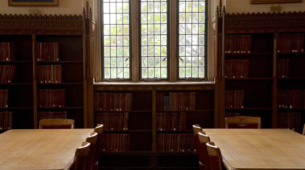 Bizzell Library que incluye elementos del patrimonio y vistas interiores