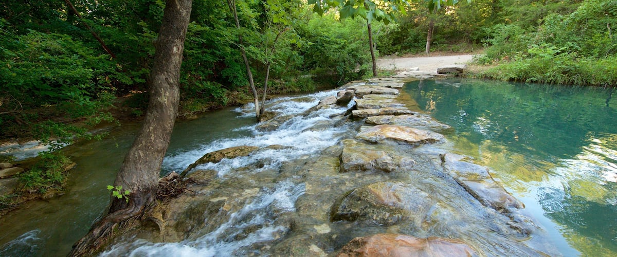 Chickasaw National Recreation Area som inkluderar en å eller flod
