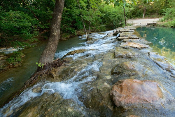 Chickasaw National Recreation Area og byder på en flod eller et vandløb