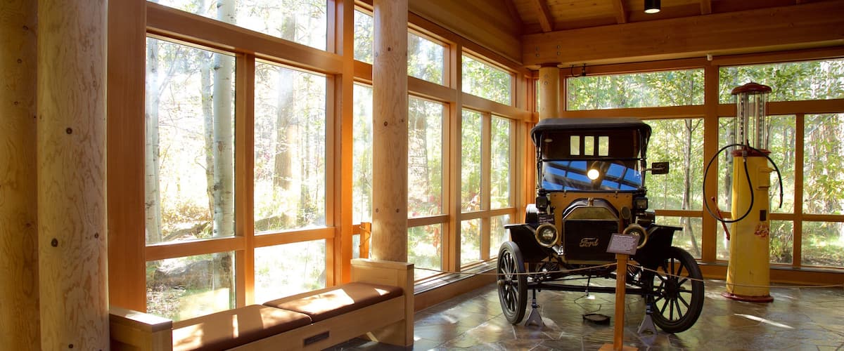 High Desert Museum which includes interior views