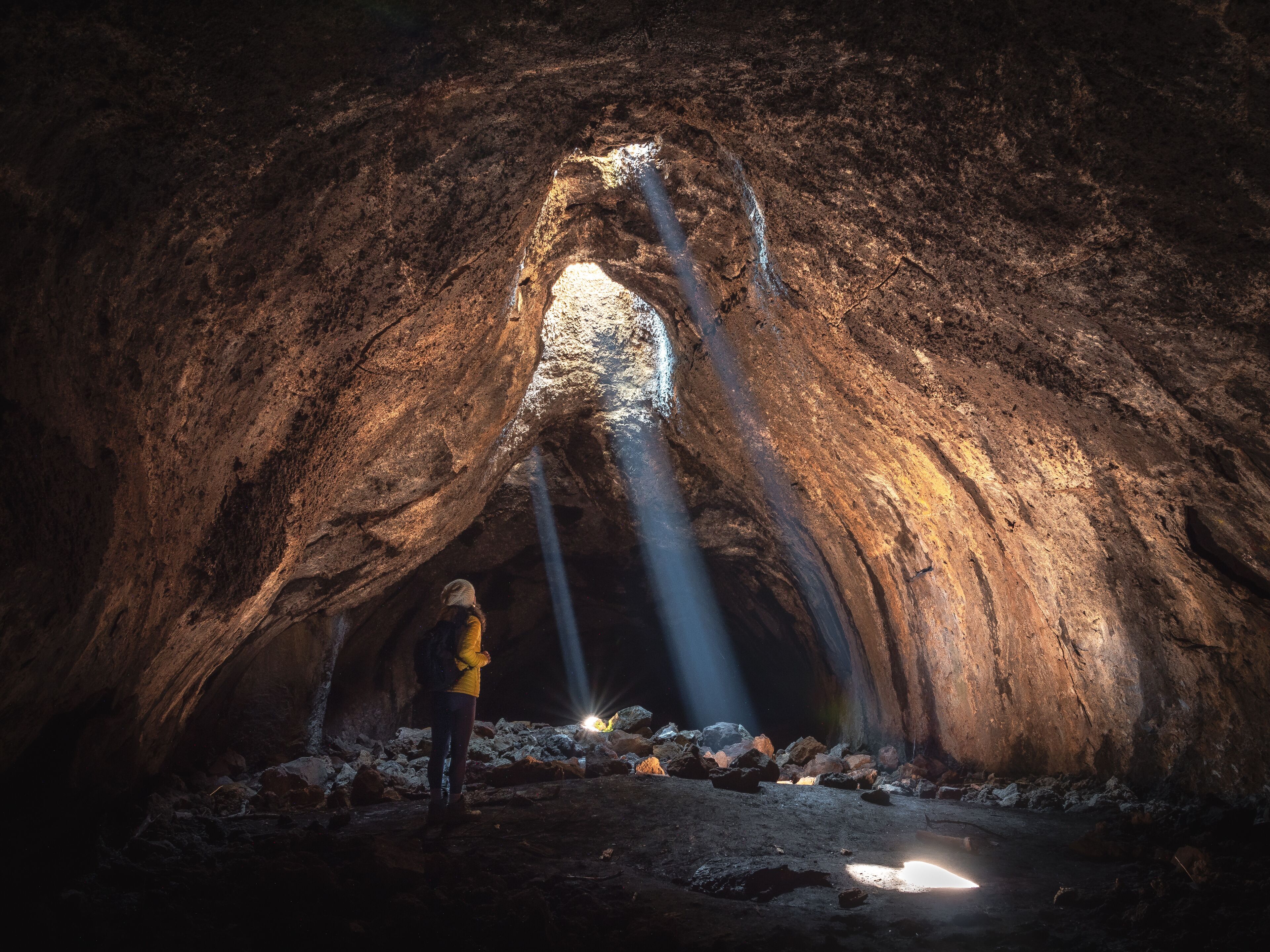 Hiker discovers hidden Skylight Cave in Oregon