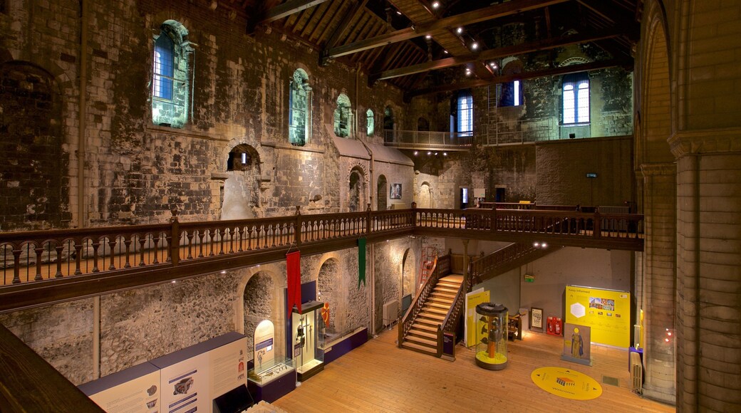 Lâu đài Norwich trong đó bao gồm cảnh nội thất