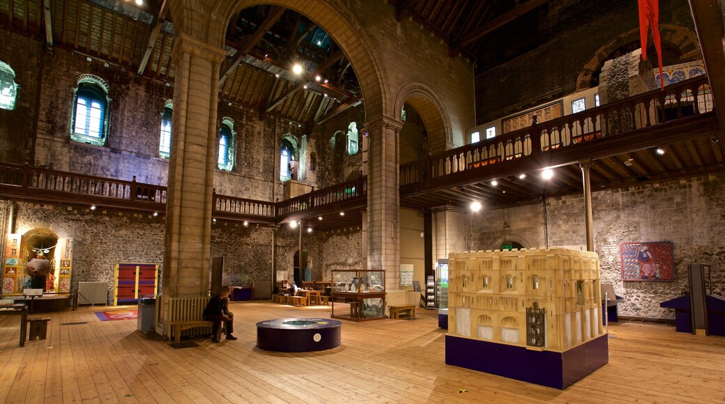 Chùteau de Norwich mettant en vedette scÚnes intérieures