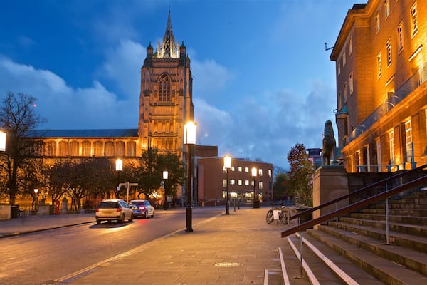 St. Peter Mancroft das einen bei Nacht und historische Architektur