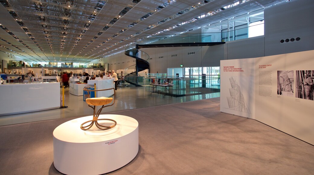 Sainsbury Centre for the Visual Arts som viser innendørs og kunst