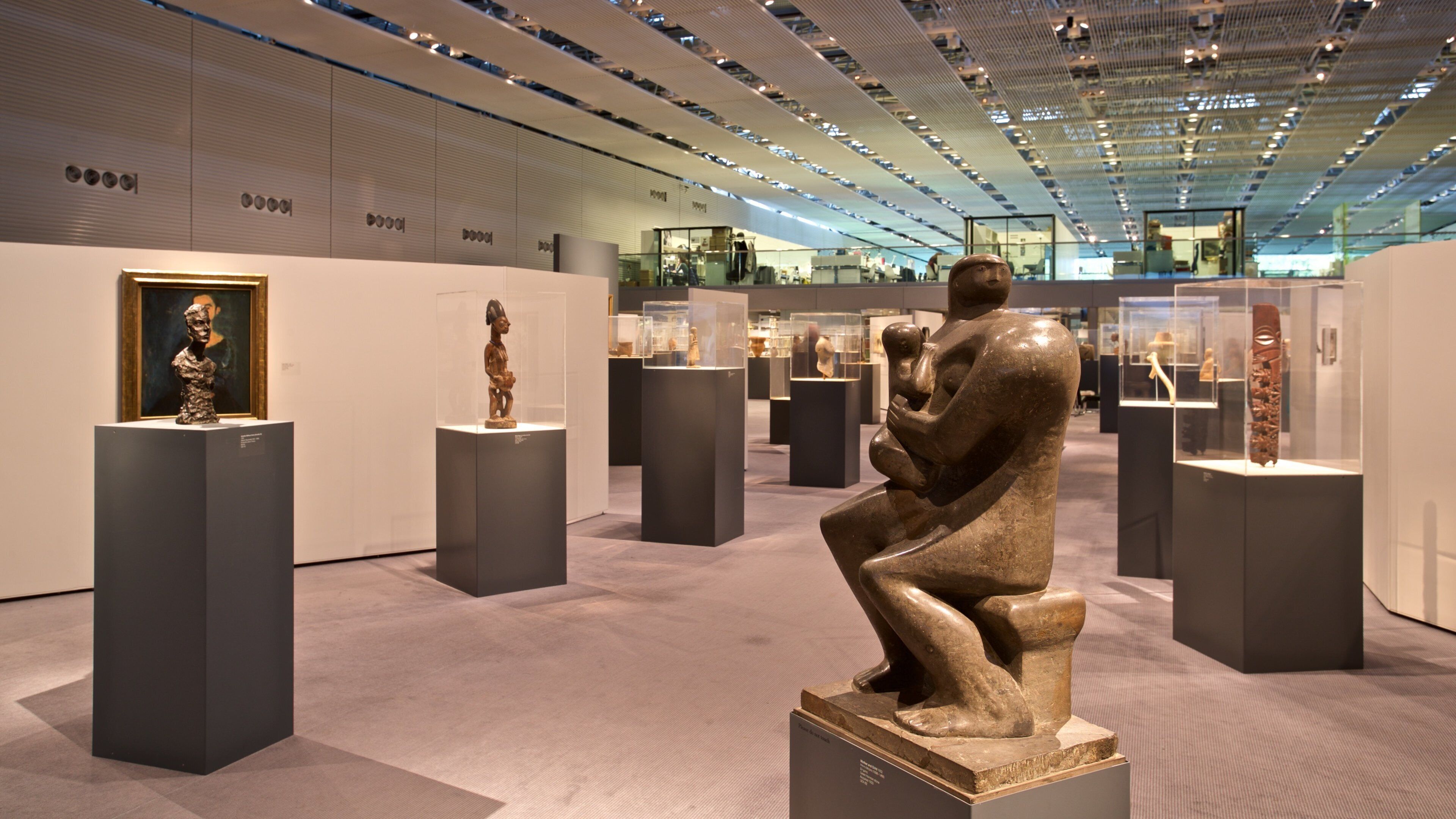 Sainsbury Centre for the Visual Arts montrant vues intérieures et art