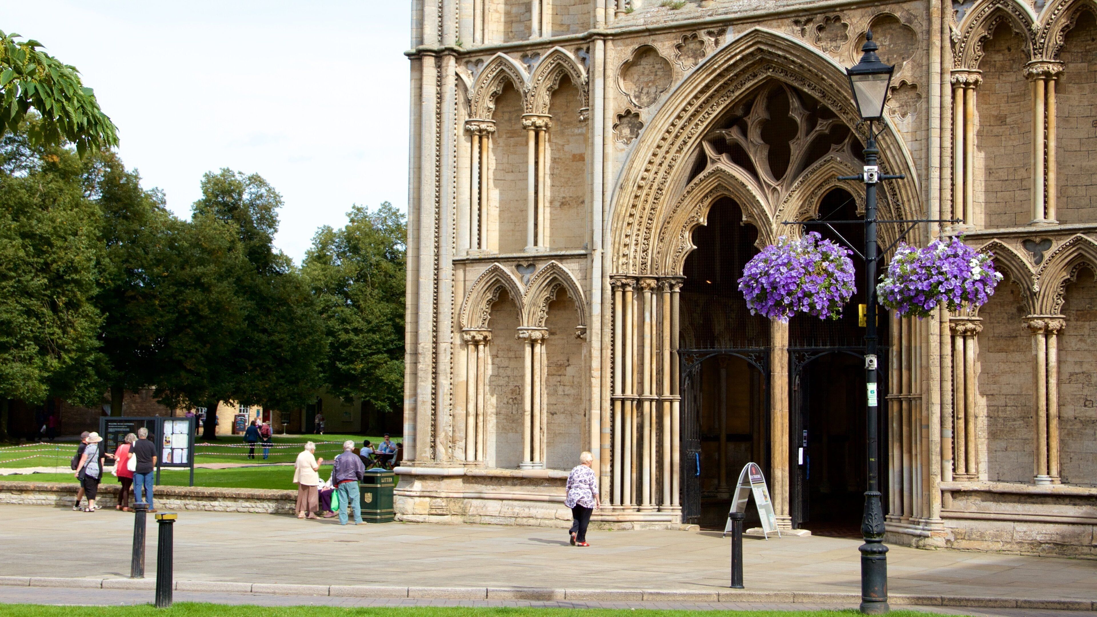 Ely Cathedral som viser historisk arkitektur, kulturarv og kirke eller katedral