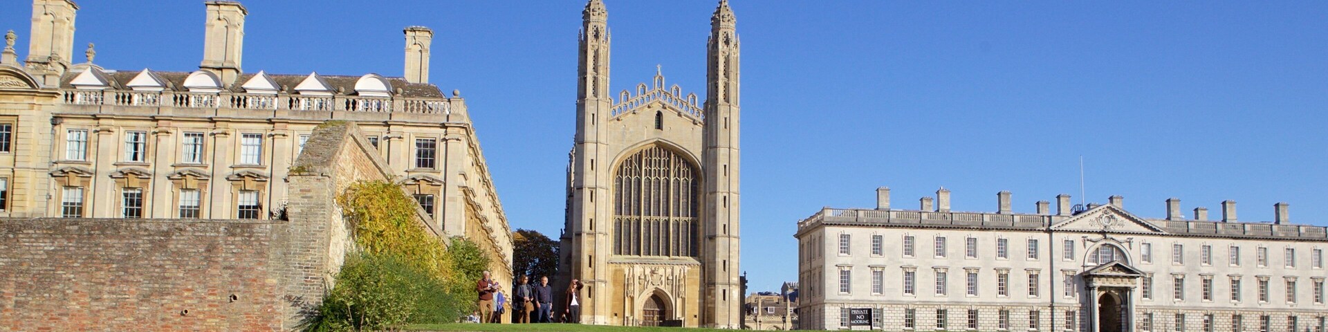 King\'s College Chapel showing heritage architecture, a river or creek and a church or cathedral