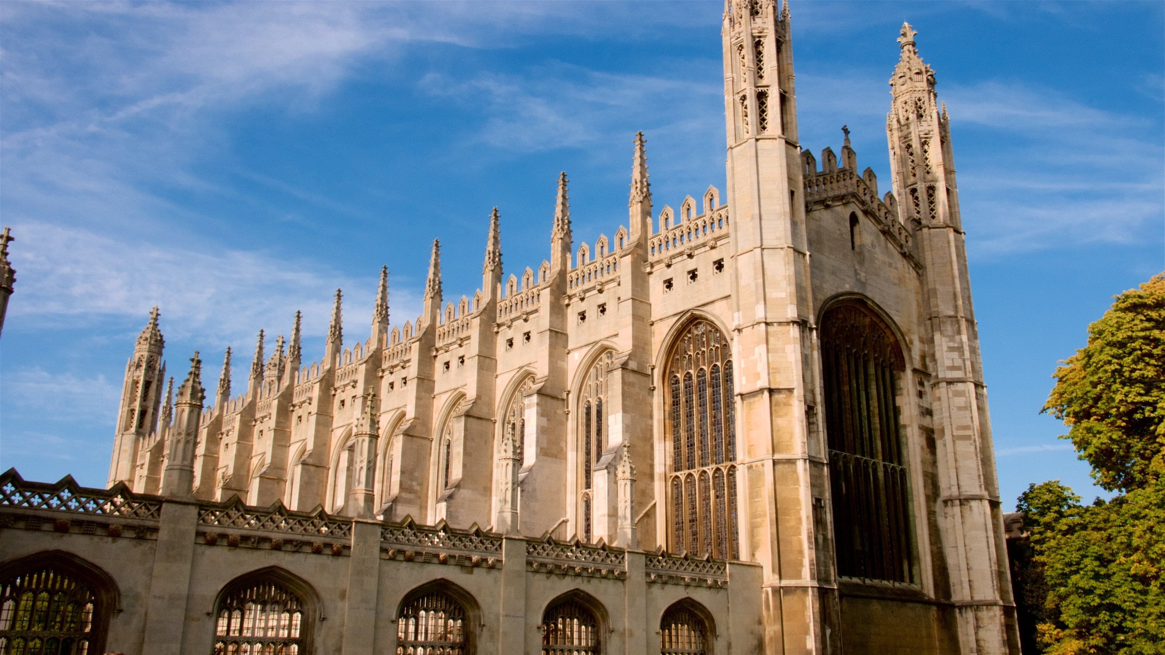King\'s College featuring heritage architecture and a church or cathedral