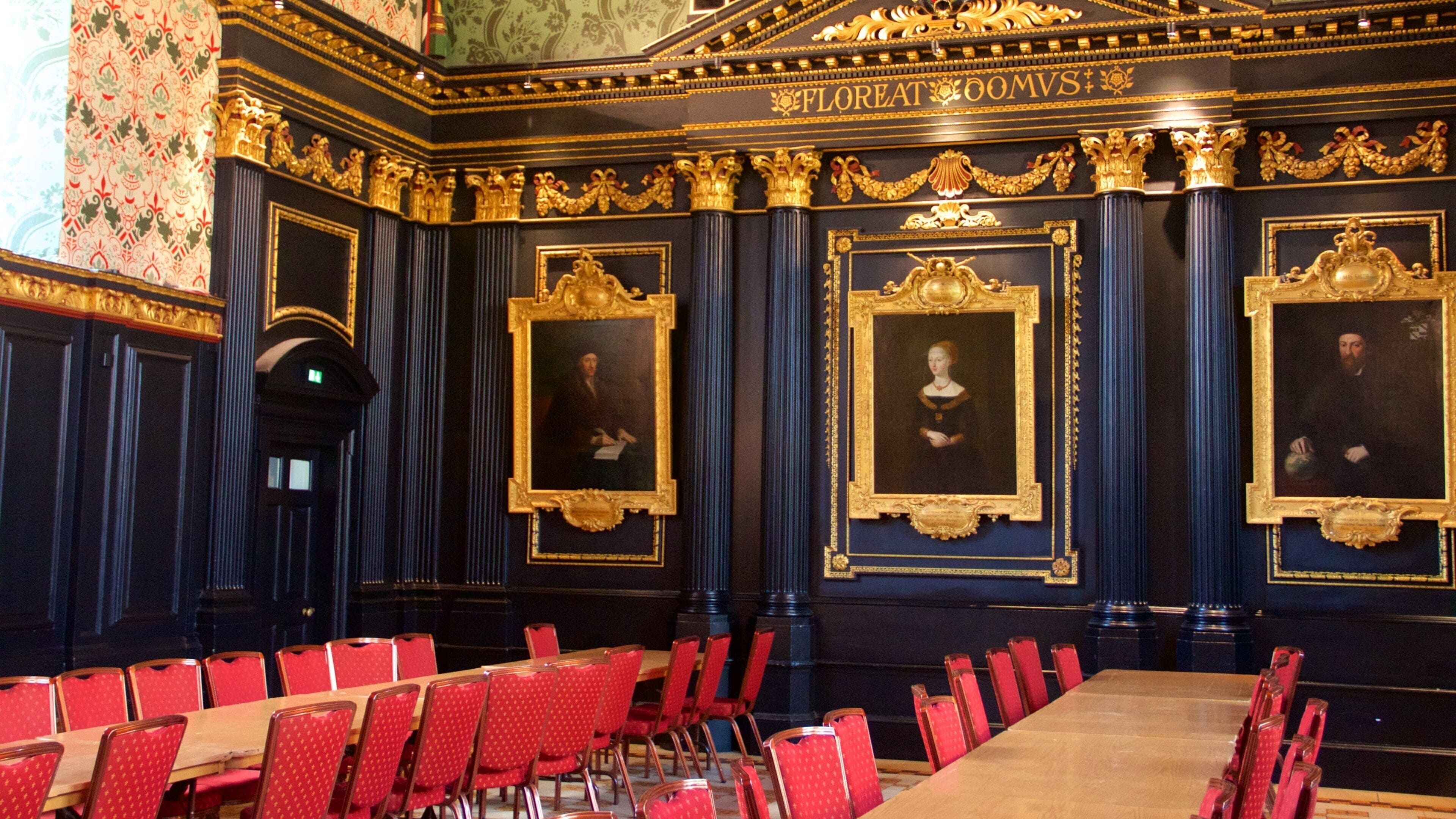 Queen\'s College que incluye arte, patrimonio de arquitectura y vistas interiores