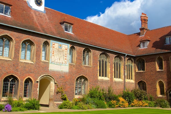 Queen\'s College featuring heritage architecture
