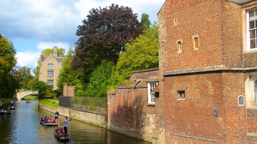 Queen\'s College featuring kayaking or canoeing, heritage architecture and a lake or waterhole