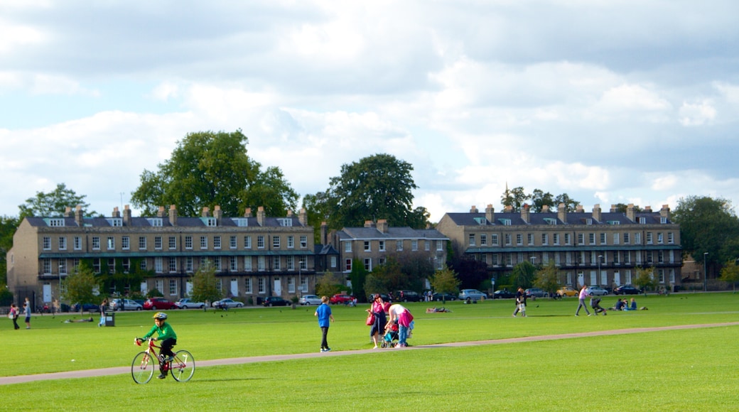 Parker\'s Piece toont fietsen en een park