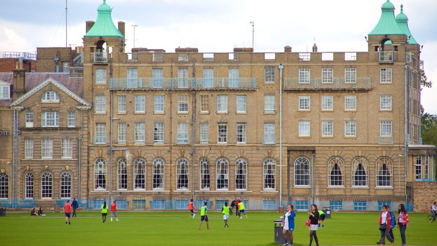 Parker\'s Piece caracterizando arquitetura de patrimĂŽnio