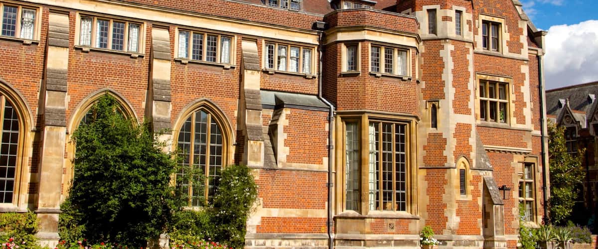 Pembroke College showing heritage architecture
