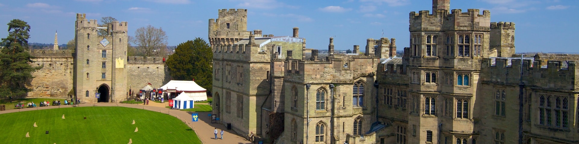 Warwick Castle showing heritage architecture and a castle