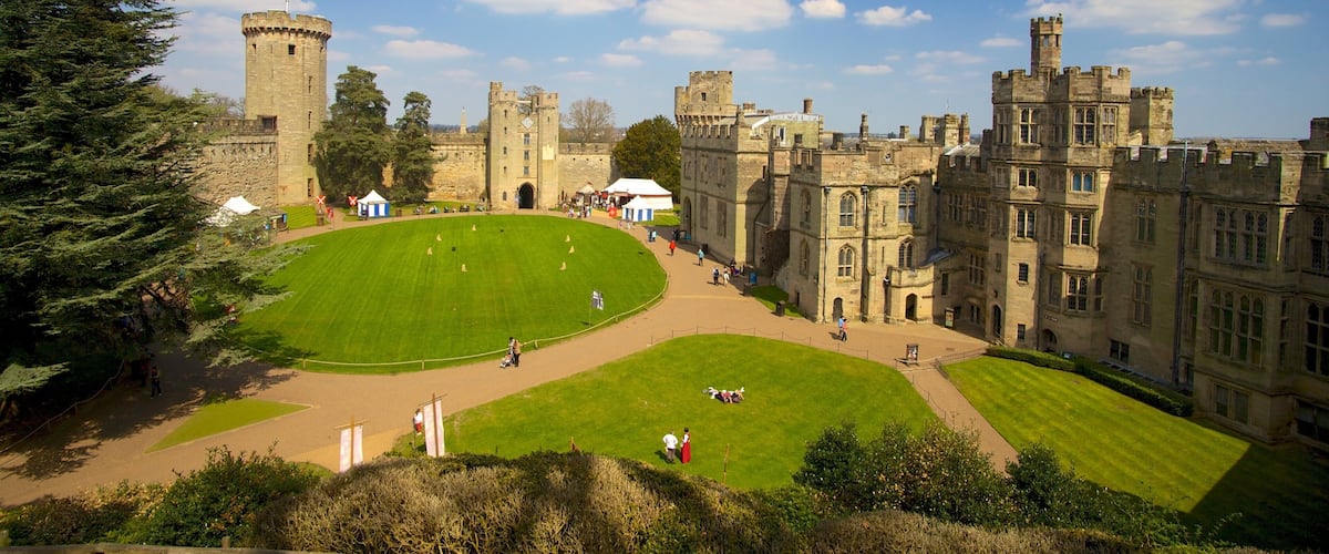 Warwick Castle showing heritage architecture, a castle and views