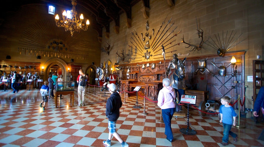 Warwick Castle som viser innendørs og slott