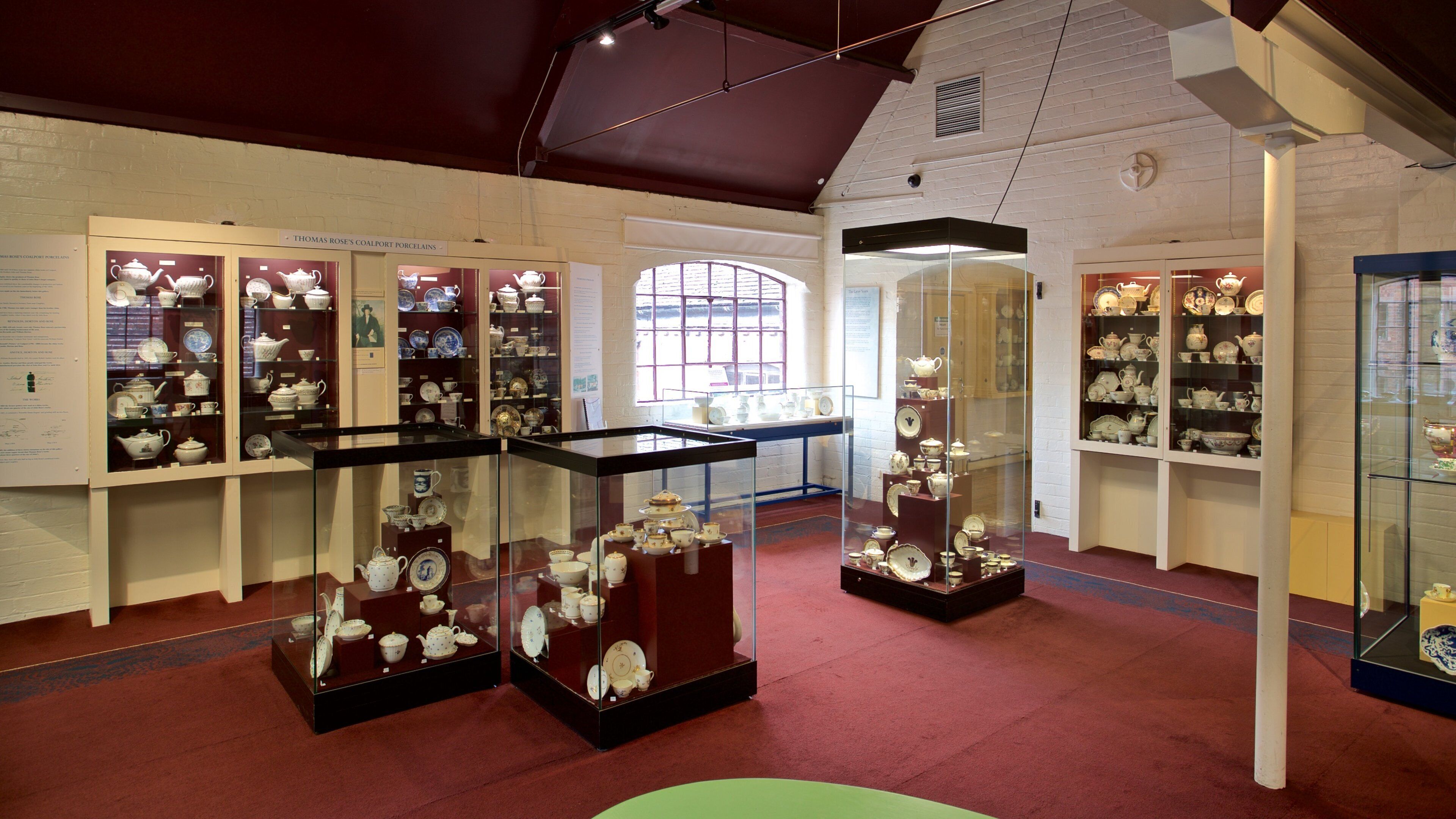 コールポート チャイナ博物館 フィーチャー 屋内の眺め