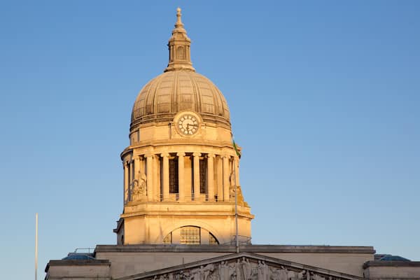 Old Market Square johon kuuluu vanha arkkitehtuuri ja hallintorakennus
